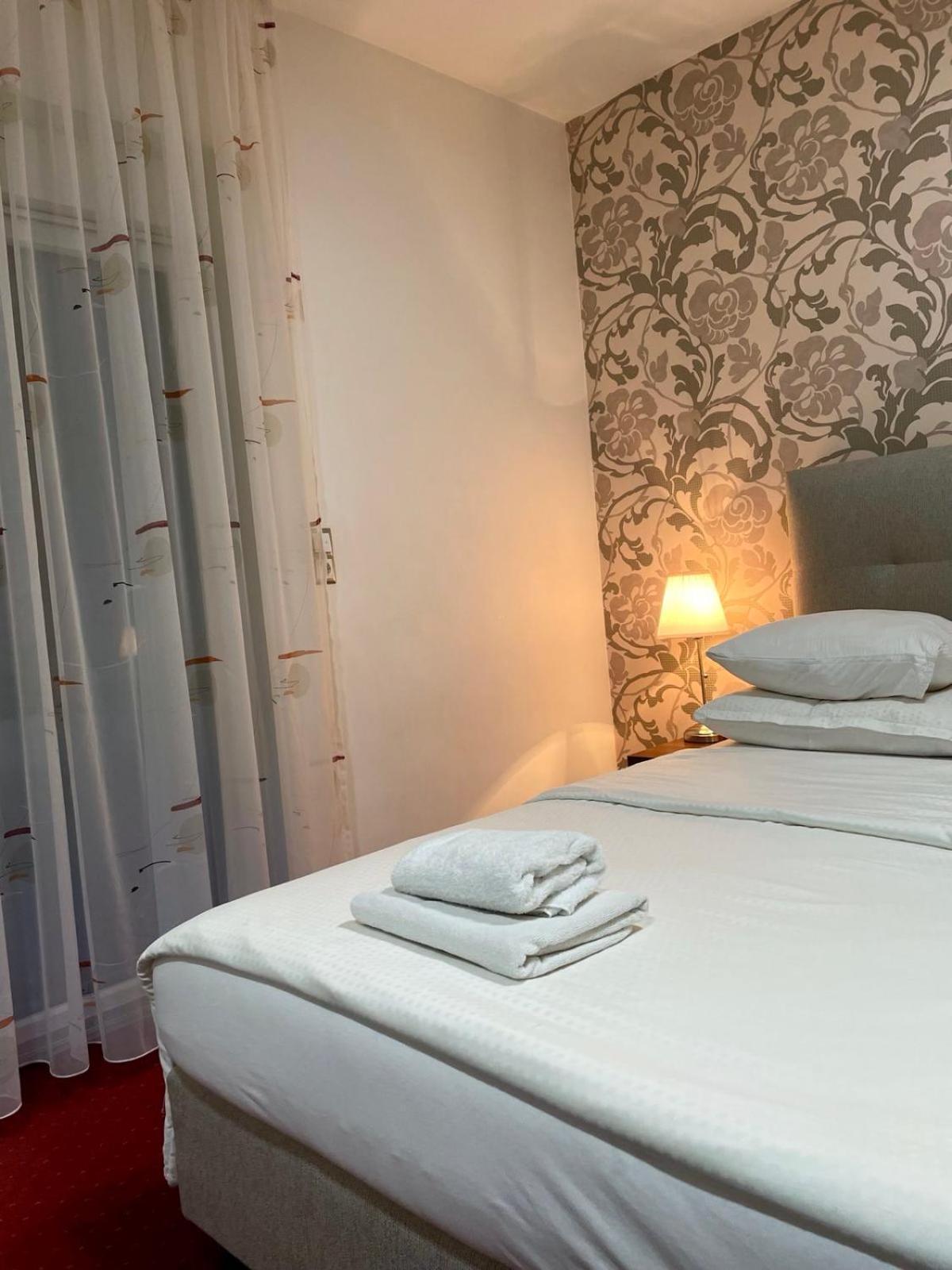 Swiss Plus Hotel Bihać Eksteriør bilde